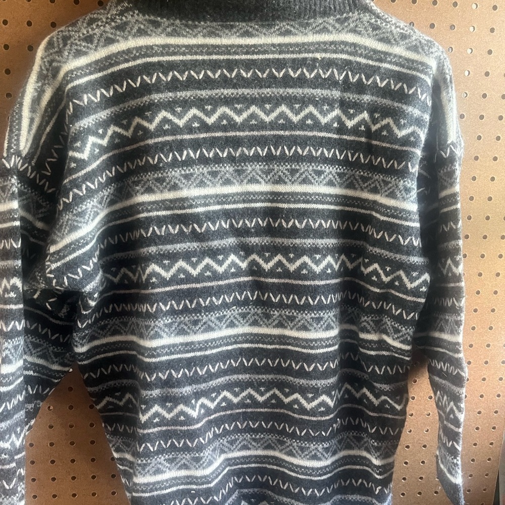 Women's Black & White Patterned Turtleneck Sweater